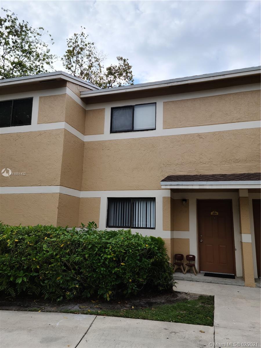 Pembroke Pines, FL 33025,204 E Palm Cir E