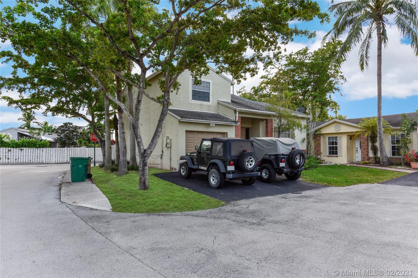 521 Danville Ter, Davie, FL 33325