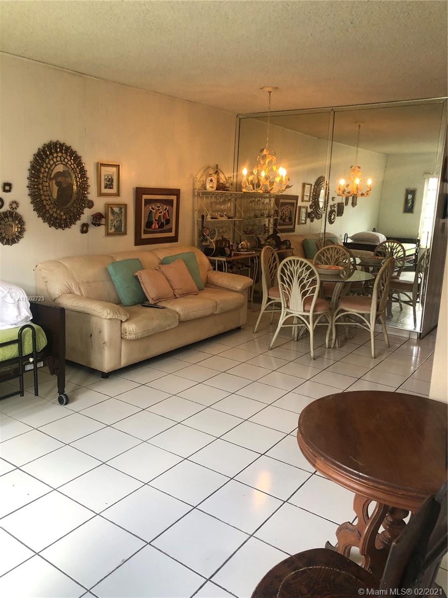 Hialeah Gardens, FL 33016,120 Royal Palm Rd #106