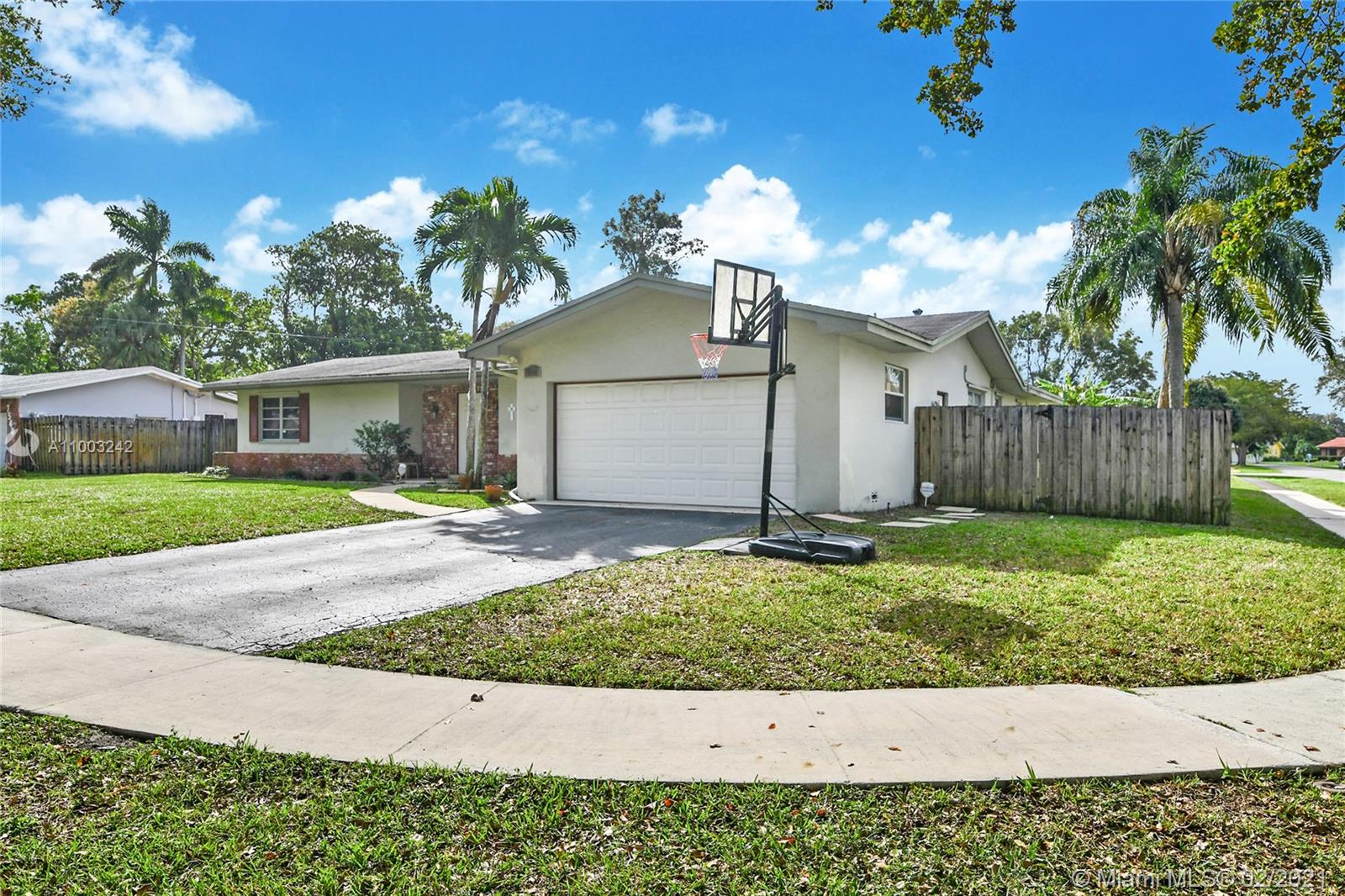 7560 NW 13th Ct, Plantation, FL 33313