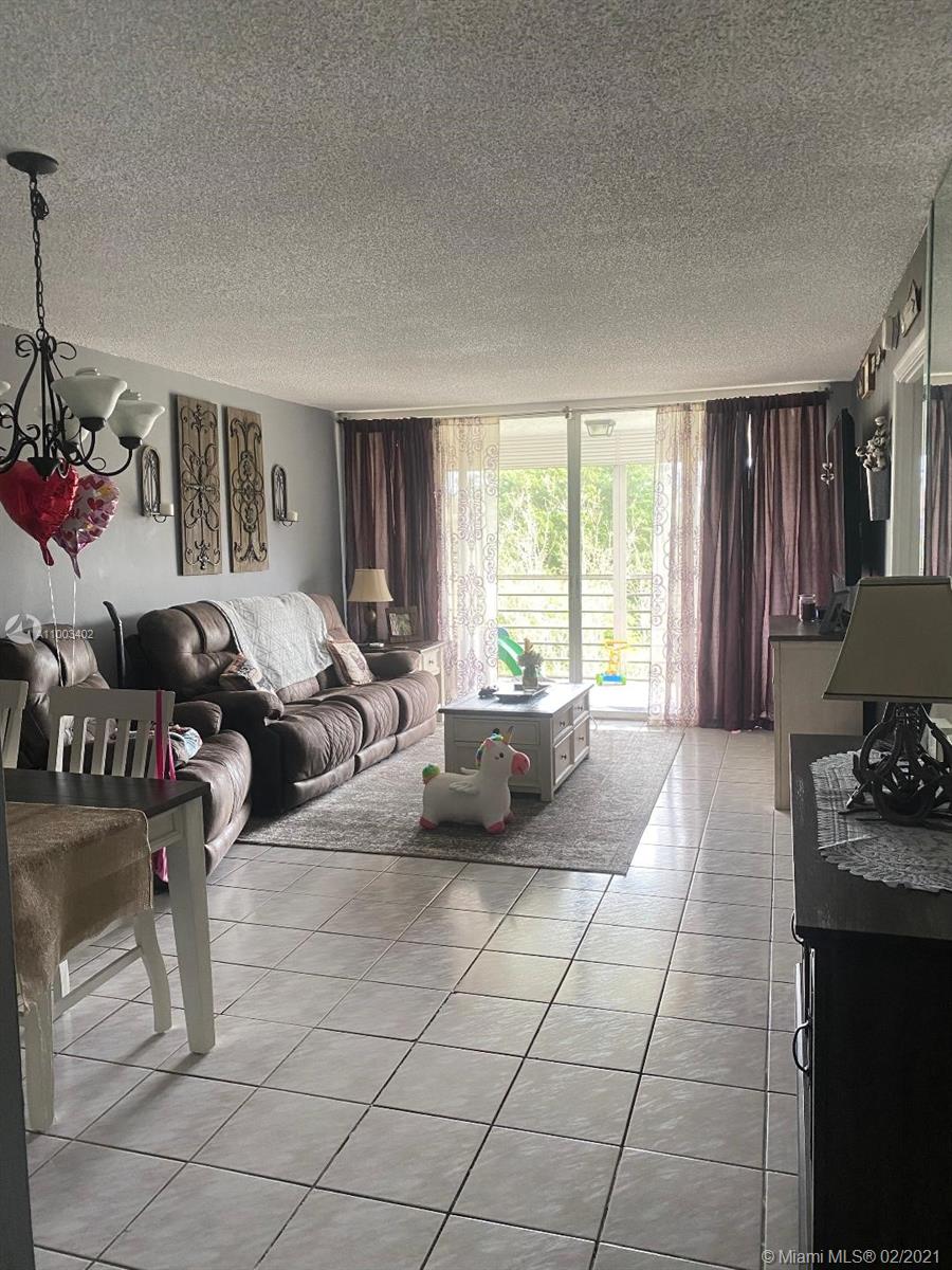 Davie, FL 33324,9480 Poinciana Pl #405