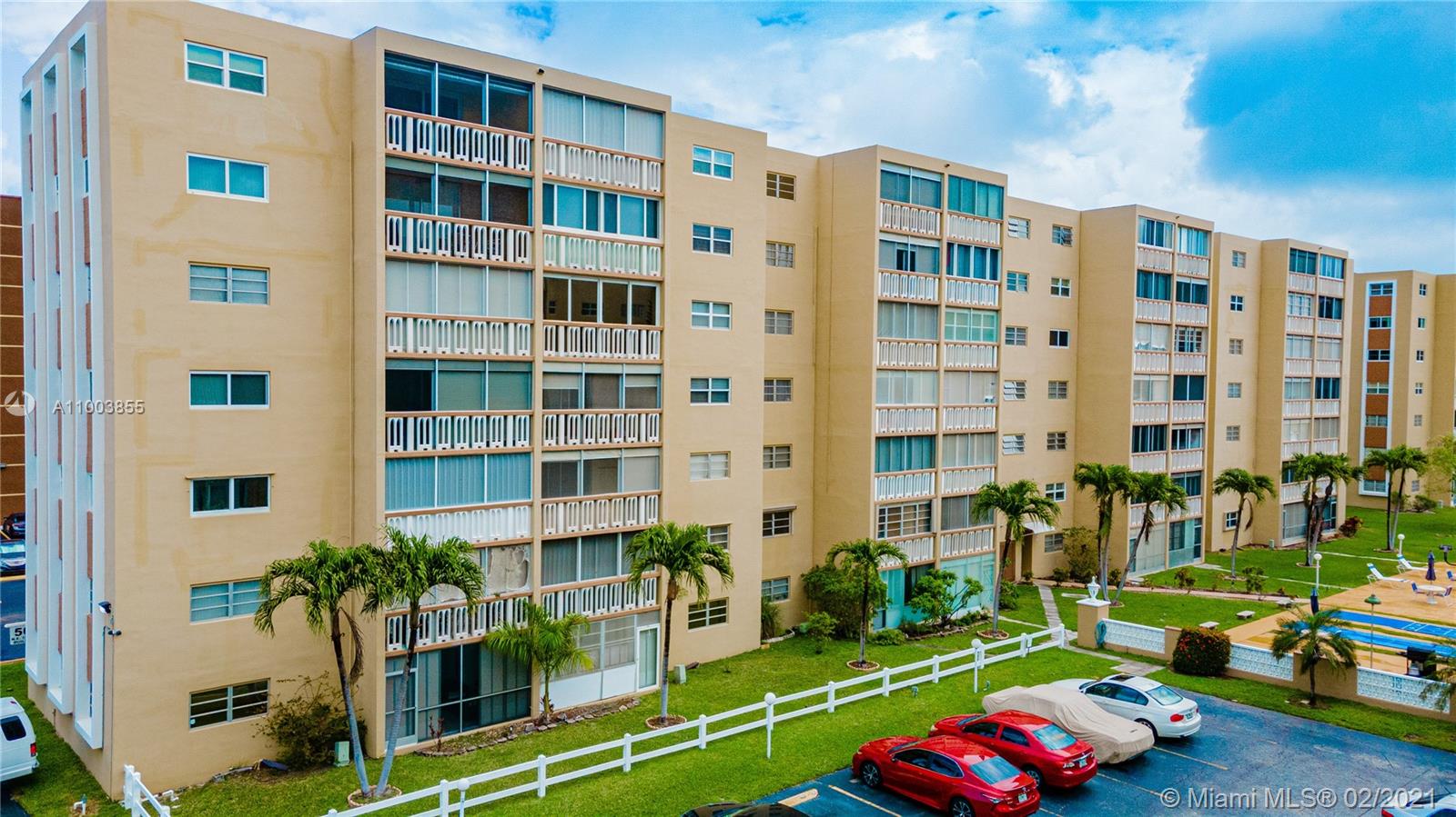 500 NE 12th Ave #604, Hallandale Beach, FL 33009