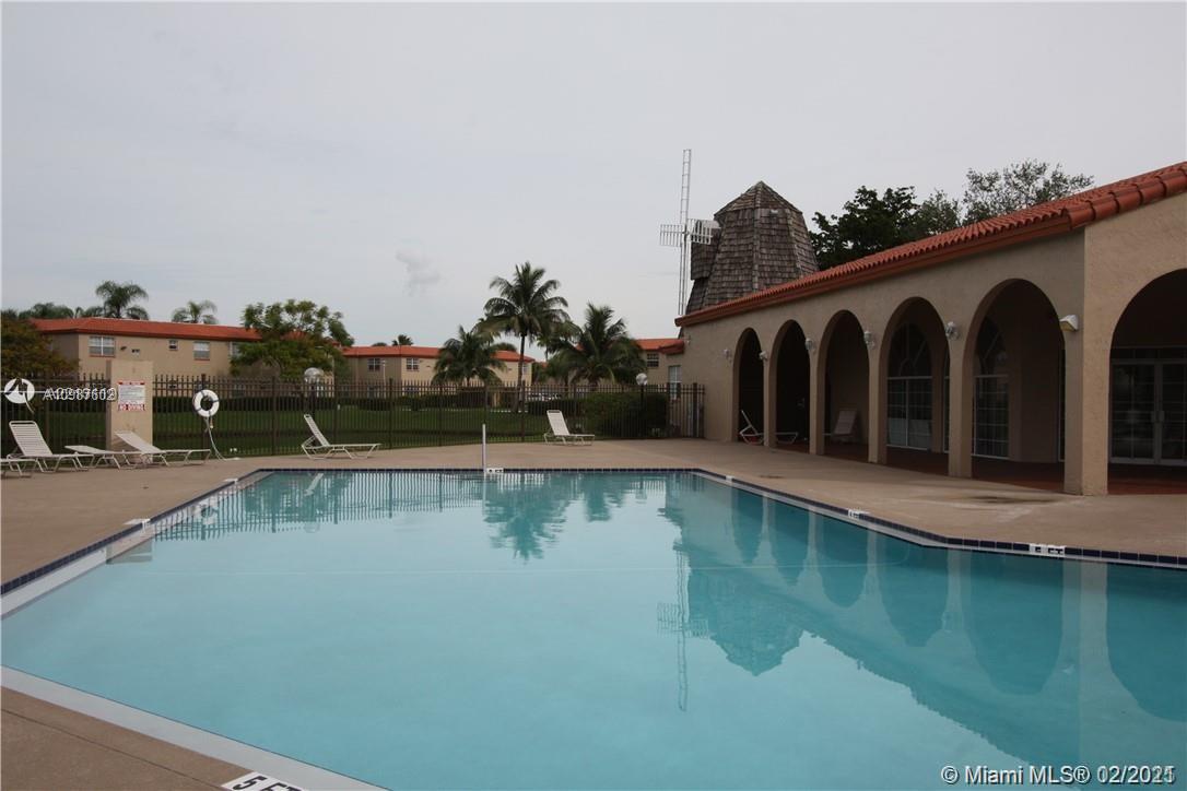 Pembroke Pines, FL 33025,8630 SW 3rd St #105