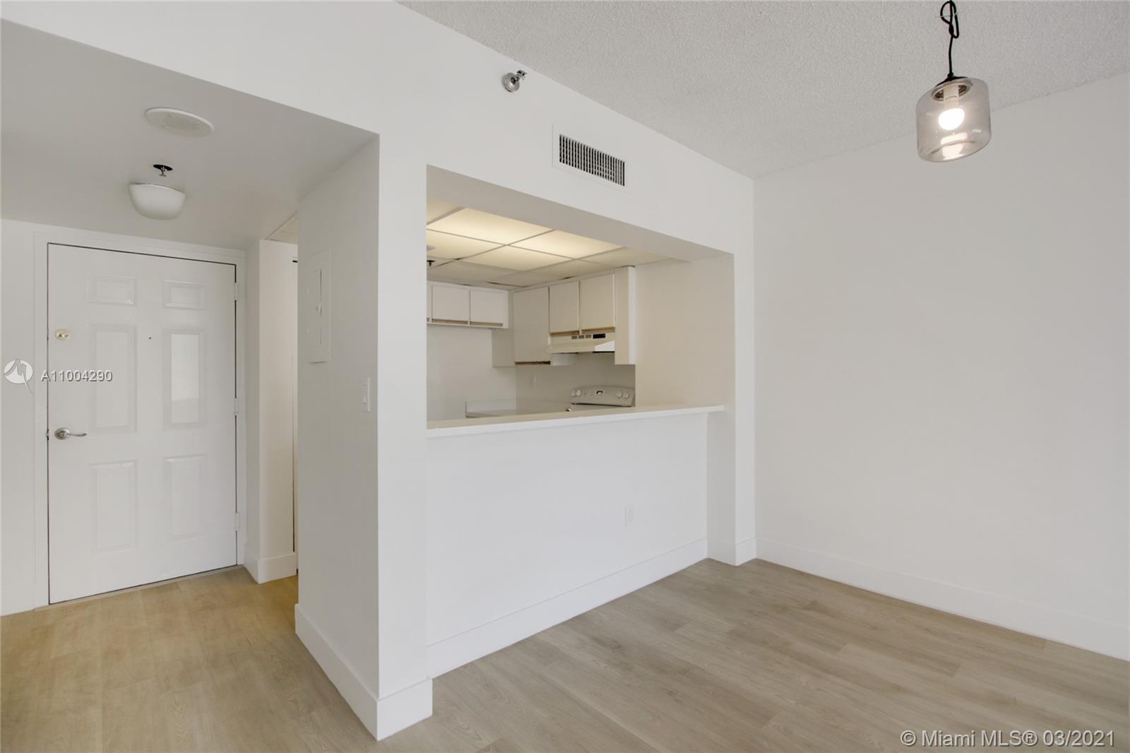 Miami, FL 33131,540 Brickell Key Dr #518