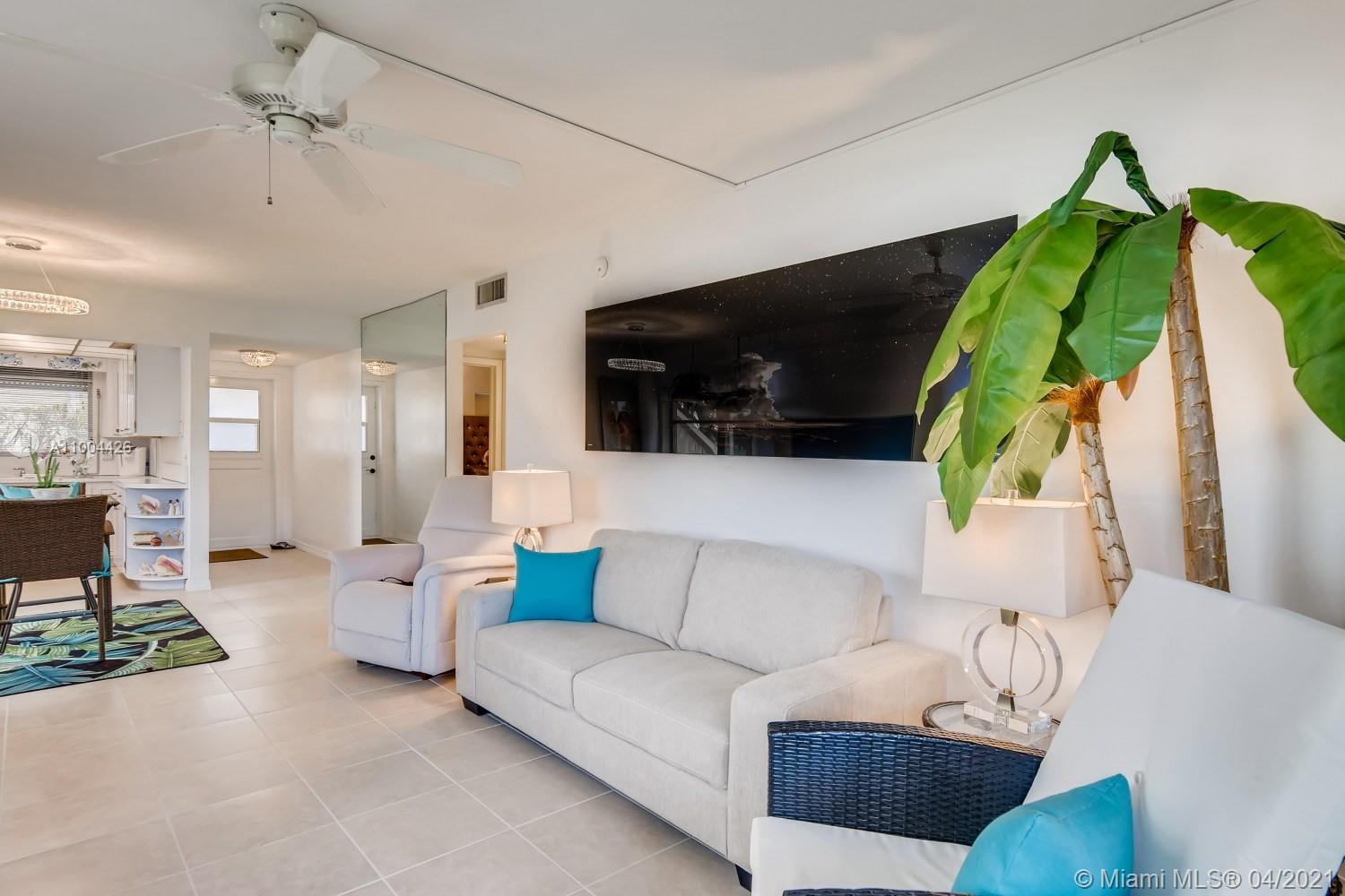 960 Crystal Lake Dr #115, Deerfield Beach, FL 33064