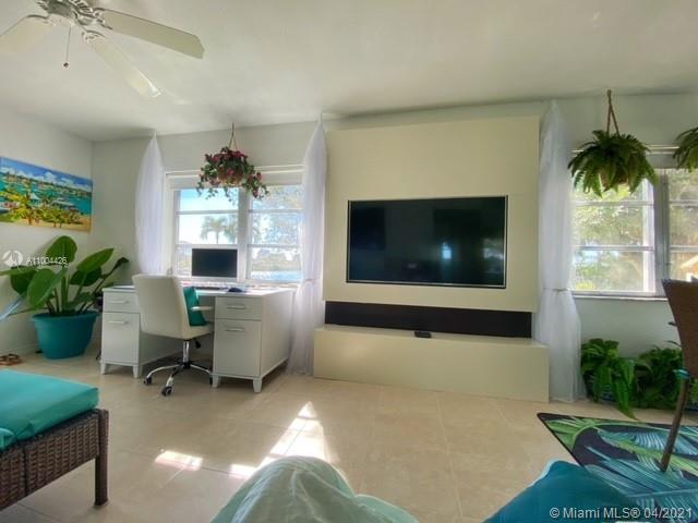 Deerfield Beach, FL 33064,960 Crystal Lake Dr #115