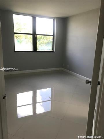 Oakland Park, FL 33309,216 Lake Pointe Dr #127