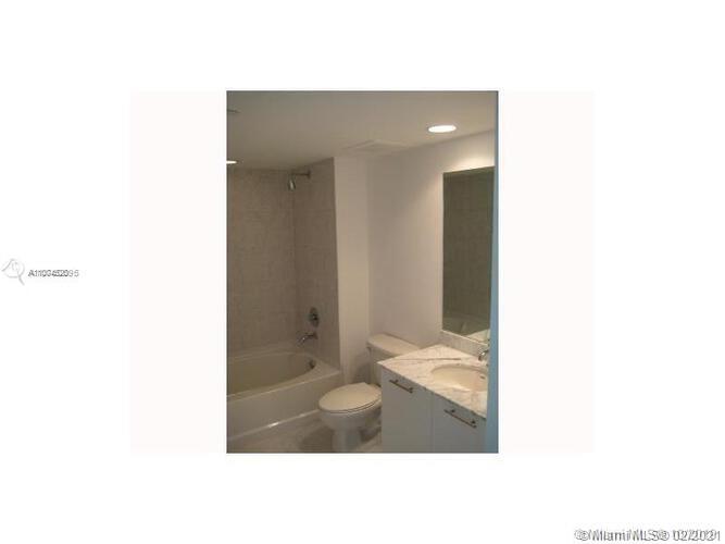 Miami, FL 33131,950 Brickell Bay Dr #1709