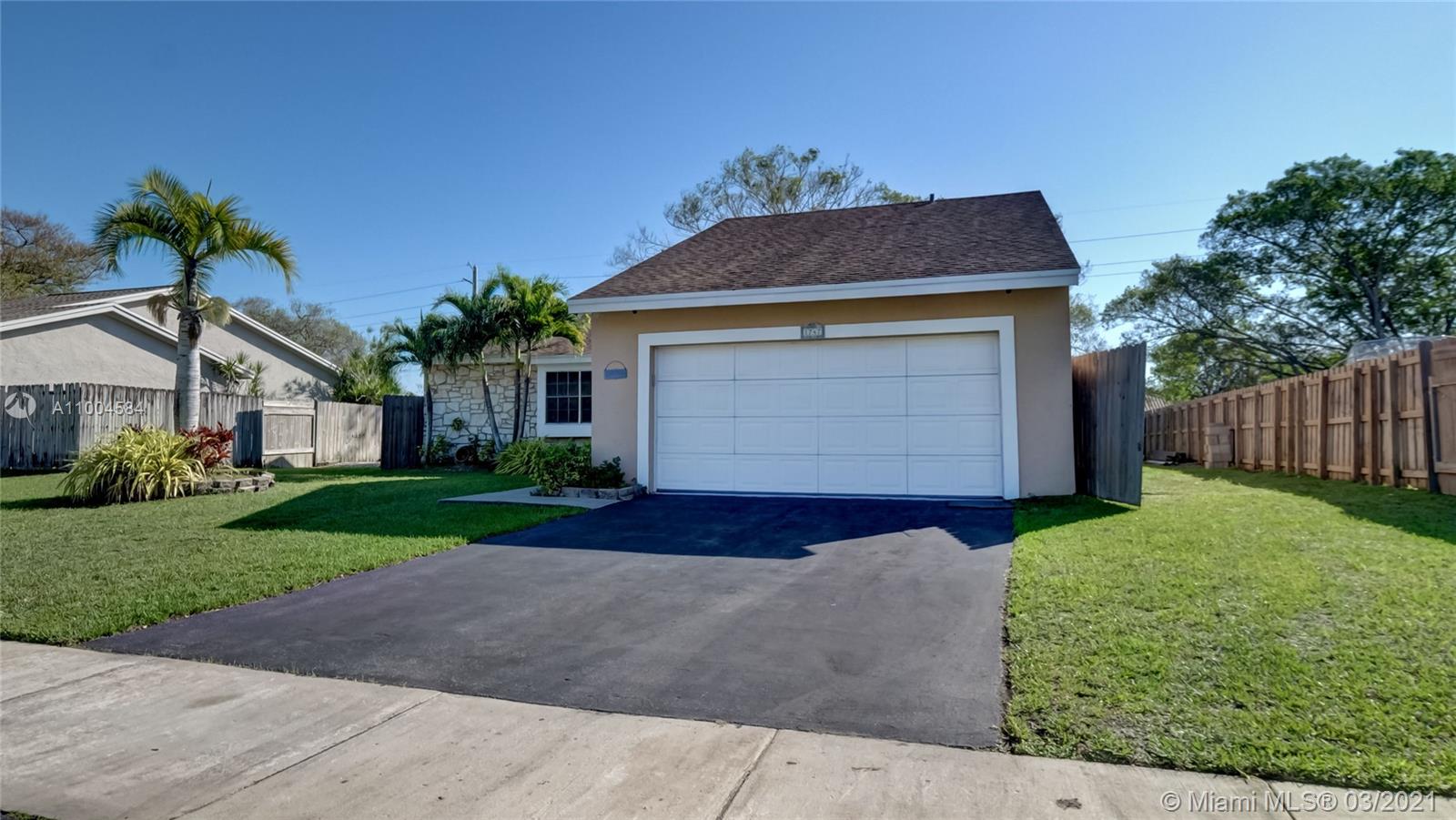 1747 N Goldeneye Ln, Homestead, FL 33035