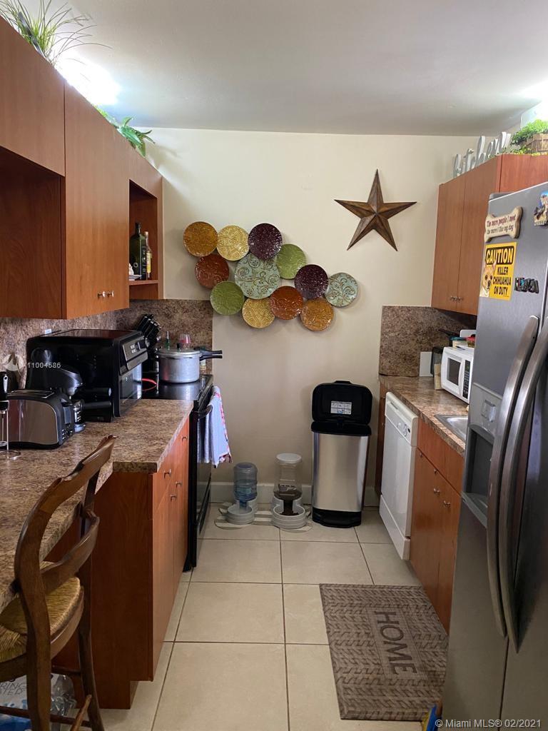 Weston, FL 33326,161 lakeview Dr #102