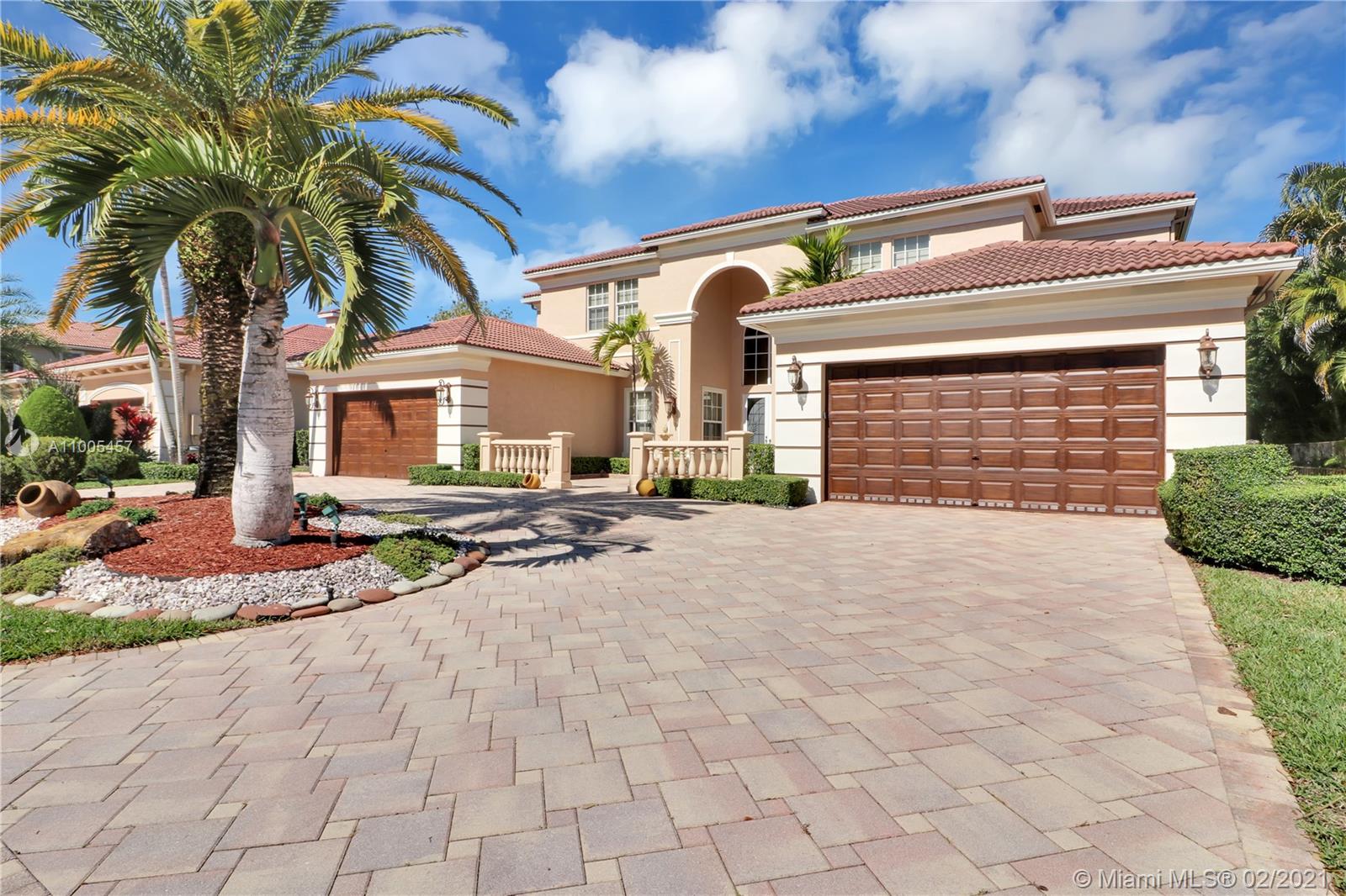 520 W Enclave Cir W, Pembroke Pines, FL 33027