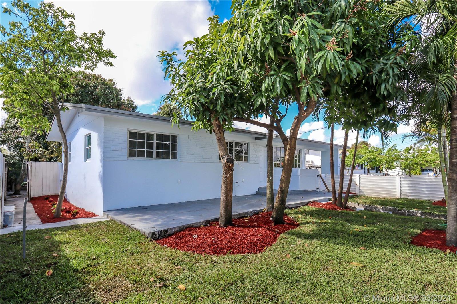 1080 W 53rd St, Hialeah, FL 33012