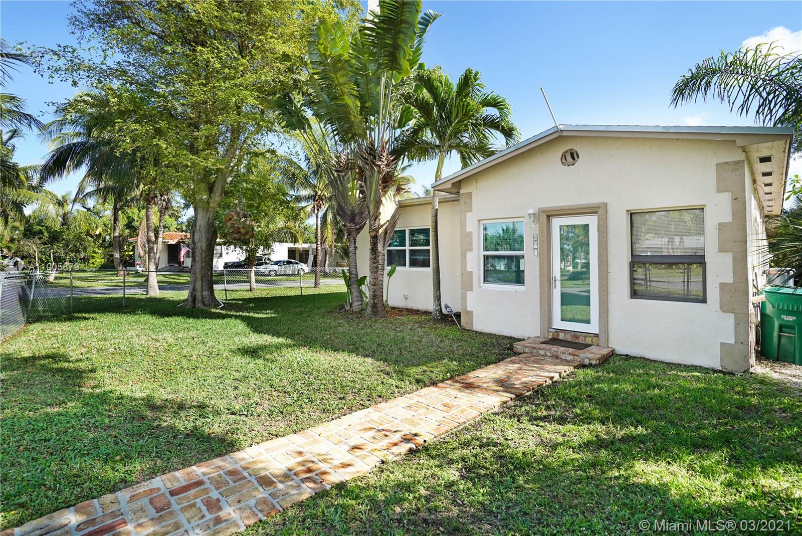 601 NW 8th St, Dania Beach, FL 33004