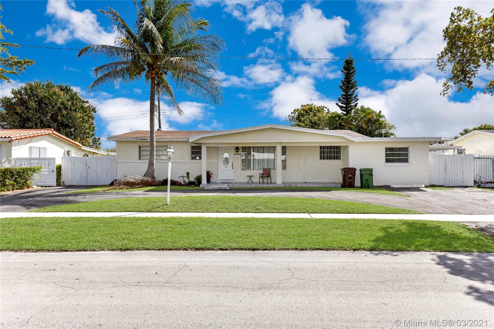 864 W 71st St, Hialeah, FL 33014