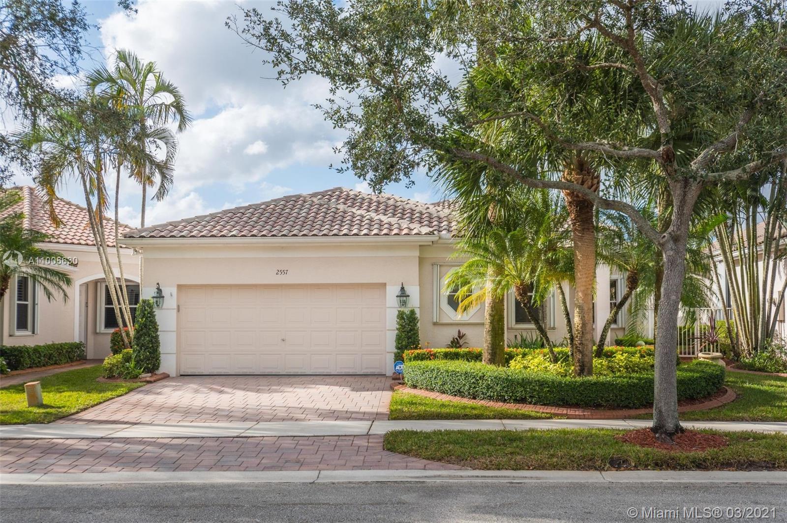 2557 Bay Pointe Dr,  Weston,  FL 33327
