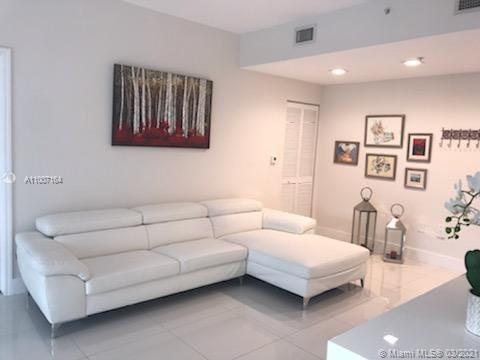 Miami, FL 33134,5271 SW 8th St #206