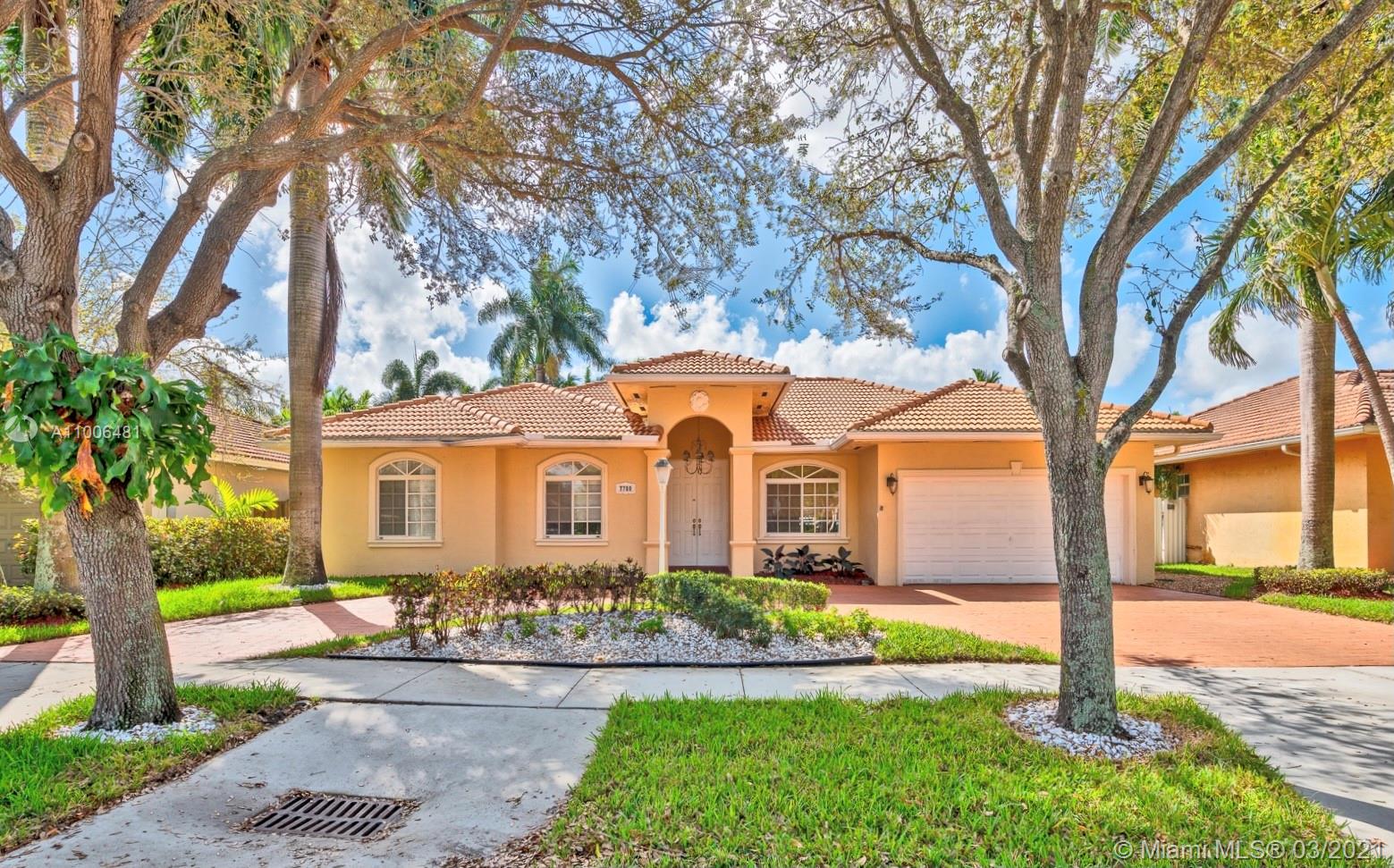 7780 NW 162nd Ter, Miami Lakes, FL 33016