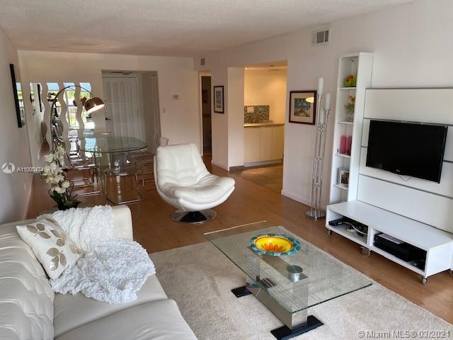 Hallandale Beach, FL 33009,600 Parkview Dr #325