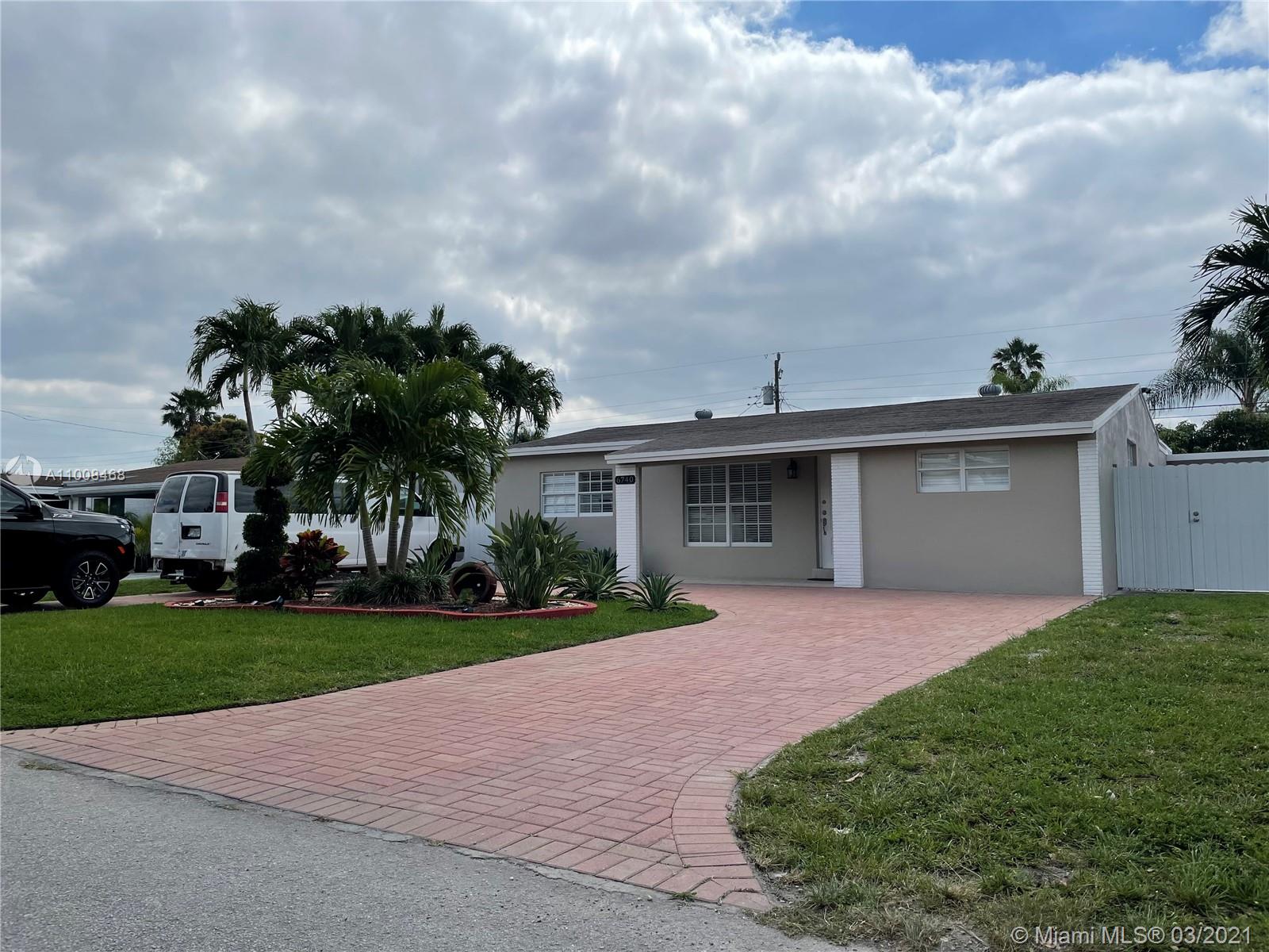 6740 Coolidge St, Hollywood, FL 33024