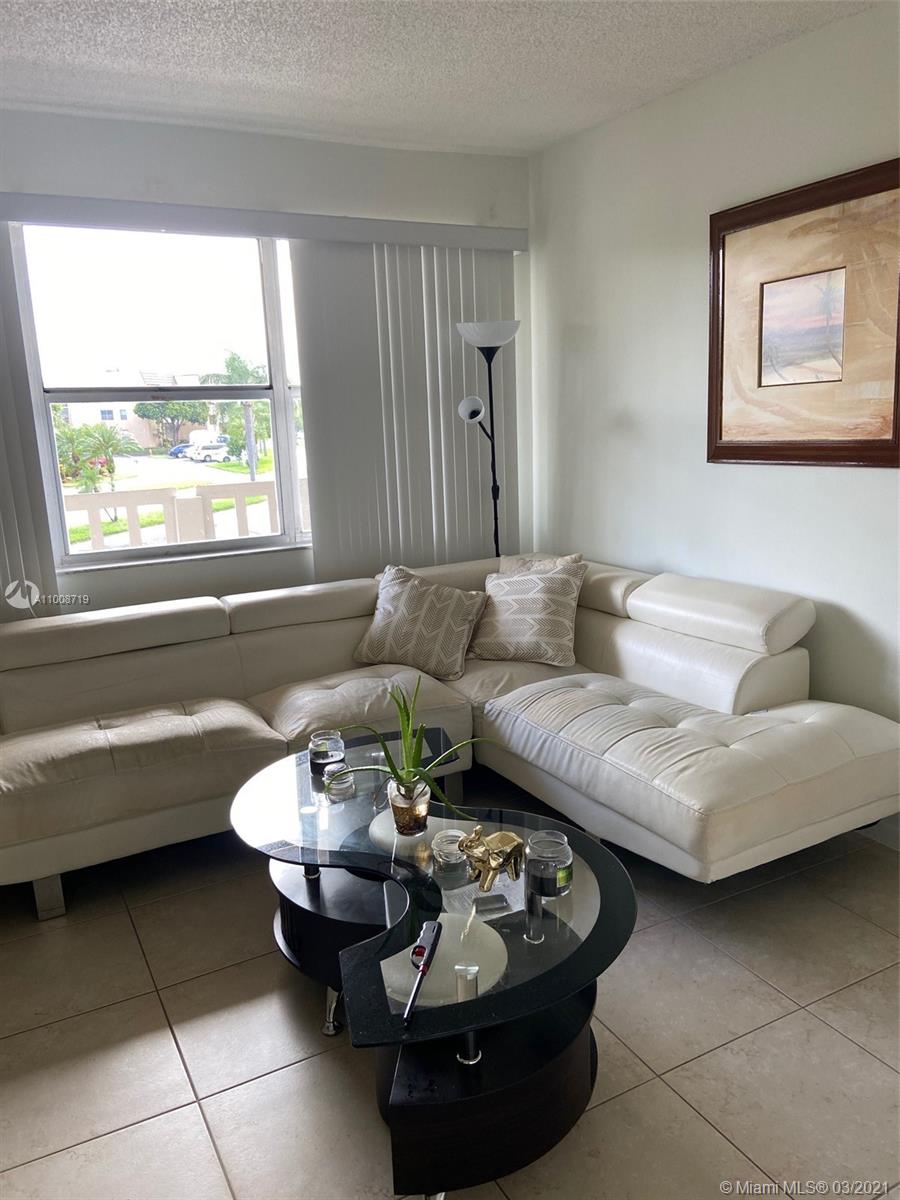 9061 Sunrise Lakes Blvd #215, Sunrise, FL 33322