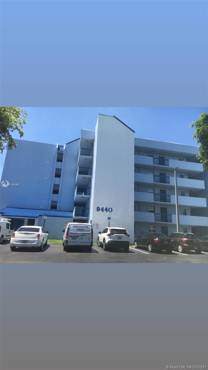 9440 Fontainebleau Blvd #408, Miami, FL 33172