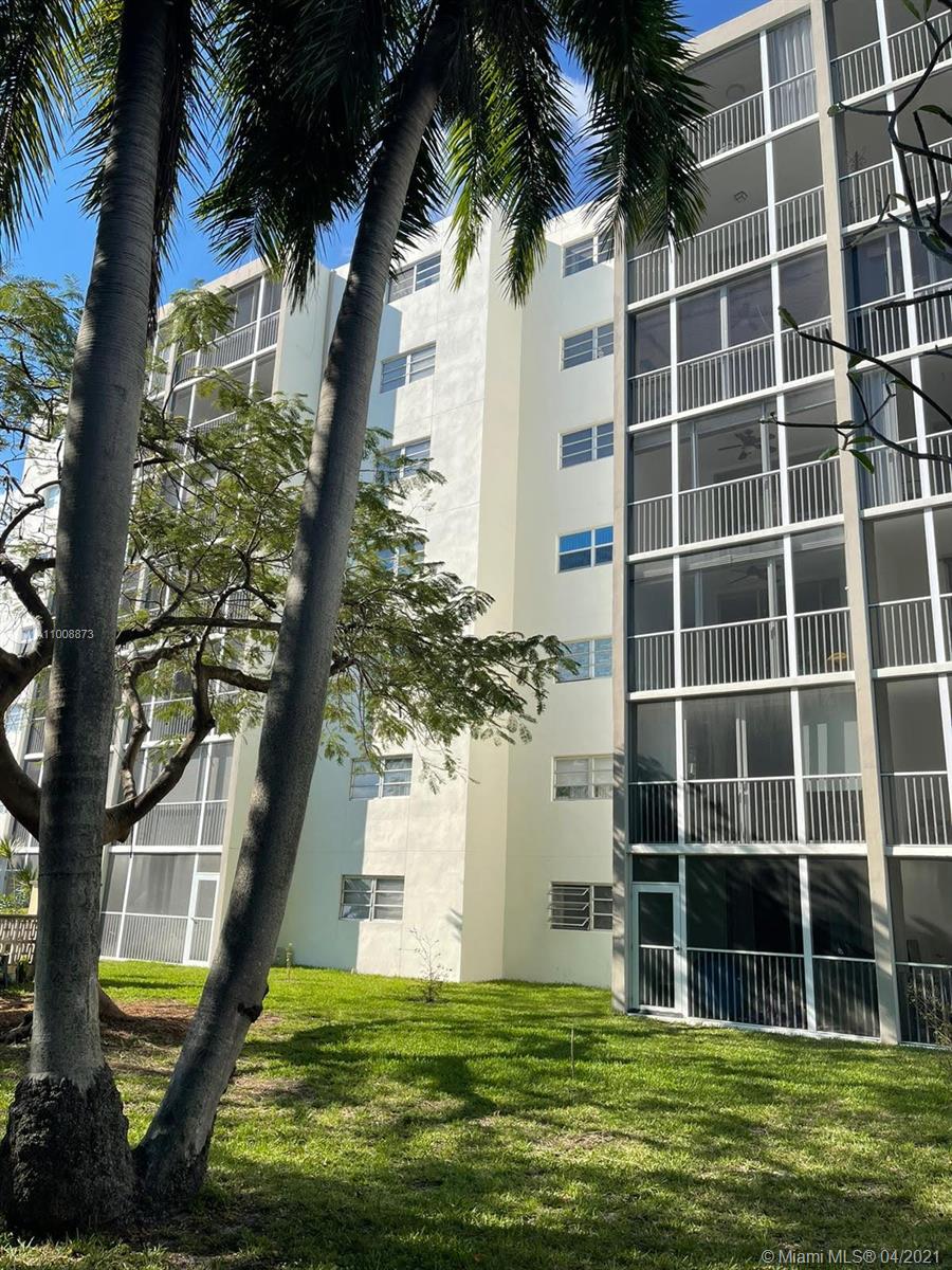 1000 NE 12th Ave #106, Hallandale Beach, FL 33009