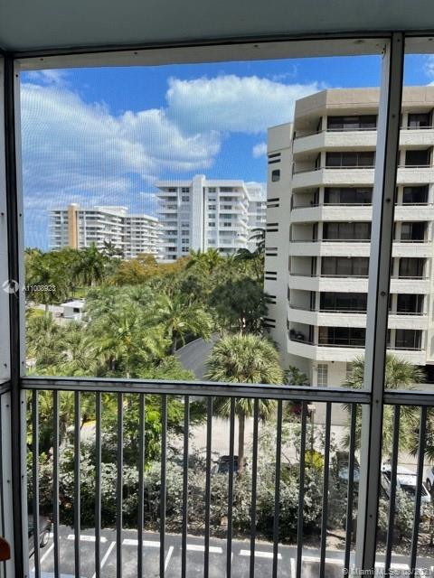 Key Biscayne, FL 33149,150 Ocean Lane Dr #5H