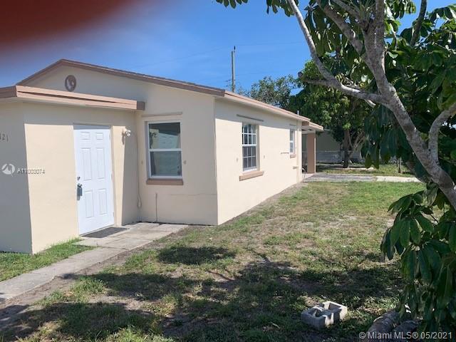 6121 Biscayne Dr, Lake Worth, FL 33463