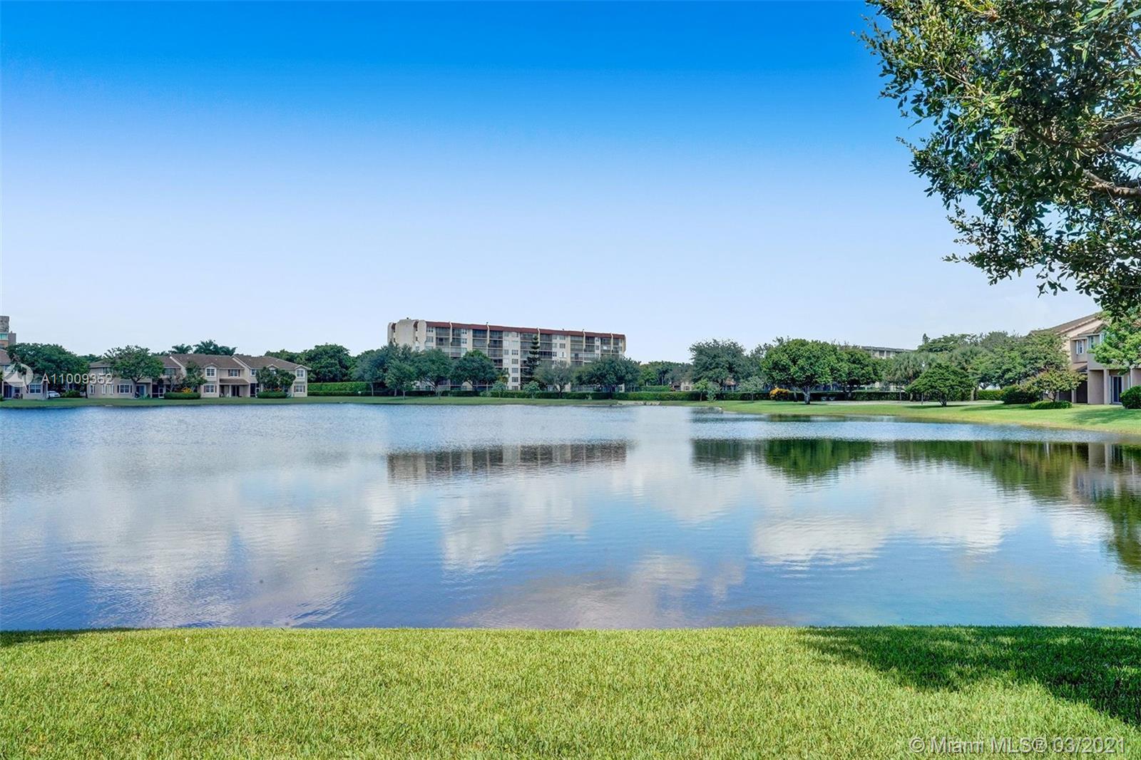 Davie, FL 33328,3387 Lakeside Dr #23