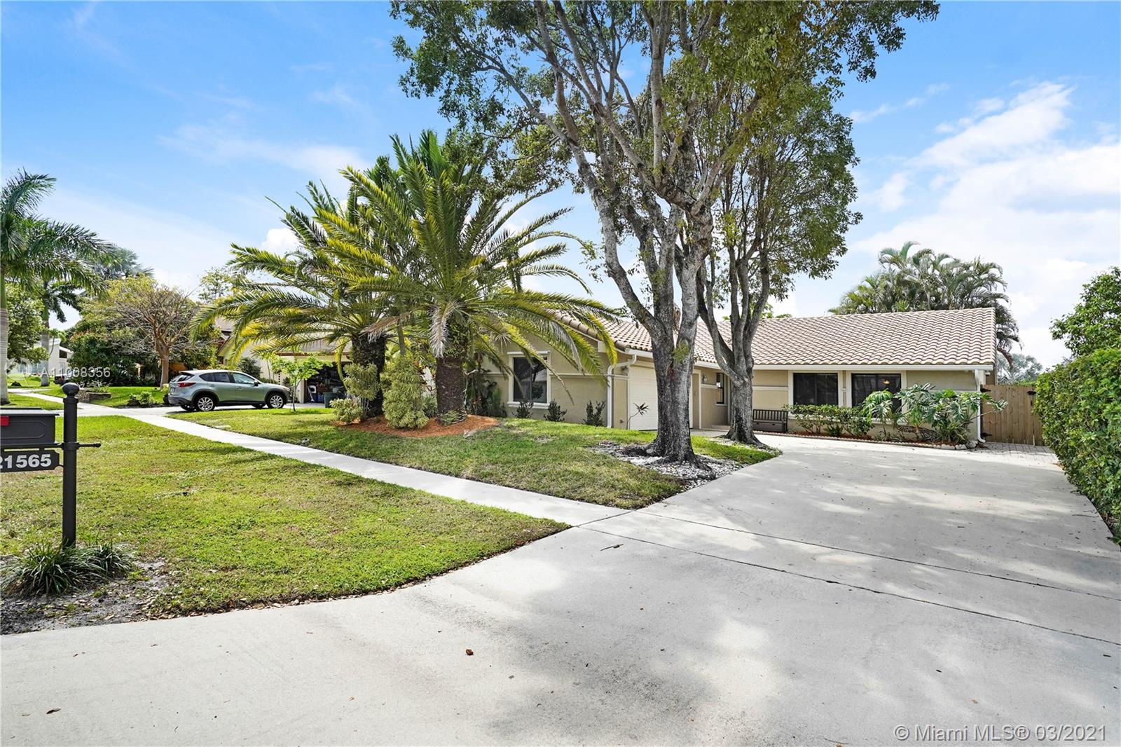 21565 Eucalyptus Way,  Boca Raton,  FL 33433