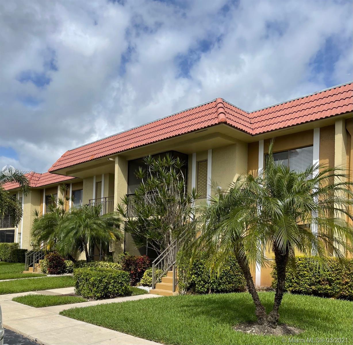 305 Lakeview Dr #203, Weston, FL 33326