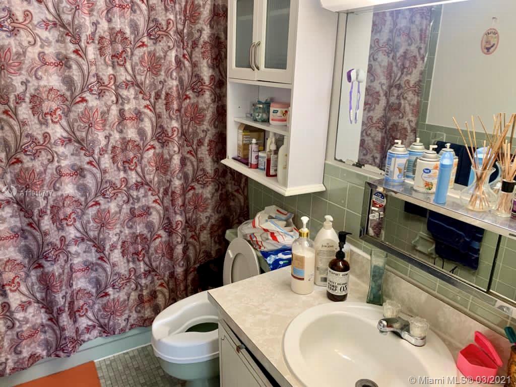 Hialeah, FL 33015,6940 NW 186th St #1-419