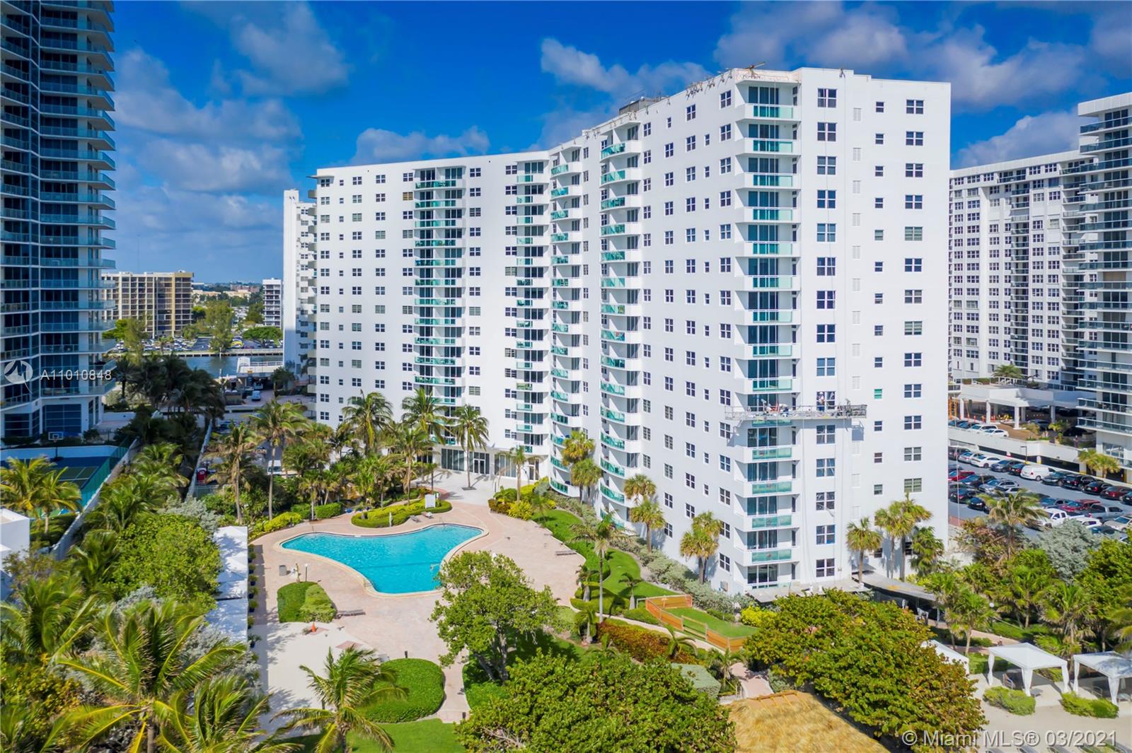 Hollywood, FL 33019,3001 S Ocean Dr #1231