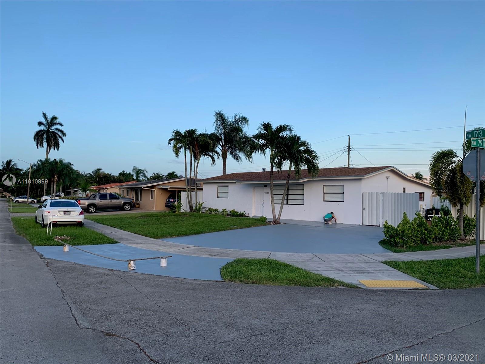 7898 NW 173rd St, Hialeah, FL 33015