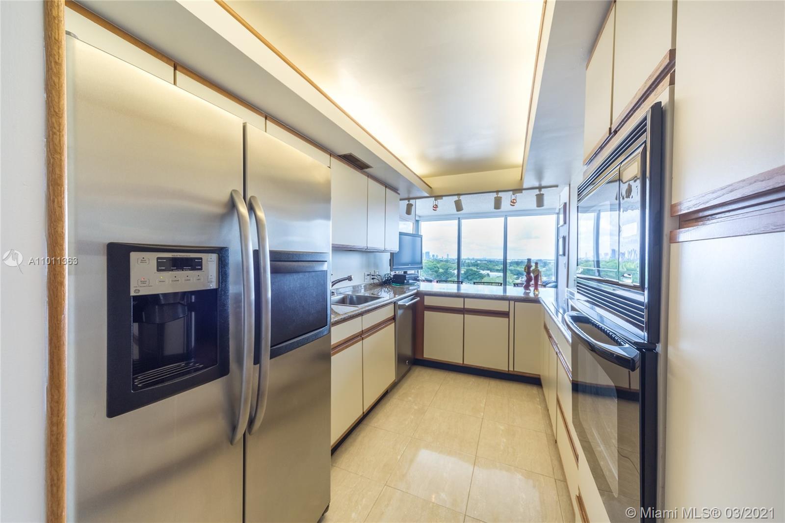Photo 2 of Mirasol Ocean Towers Apt 1402 in Miami Beach - MLS A11011363