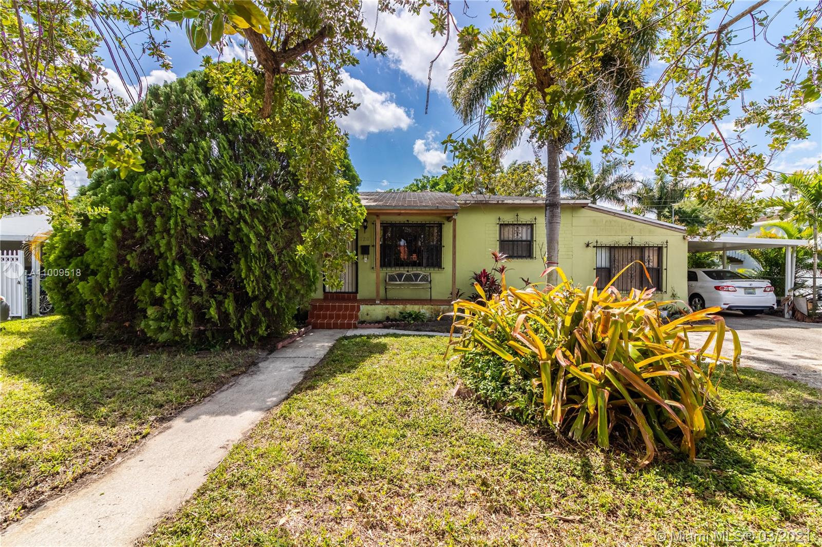 320 W 53rd Ter, Hialeah, FL 33012