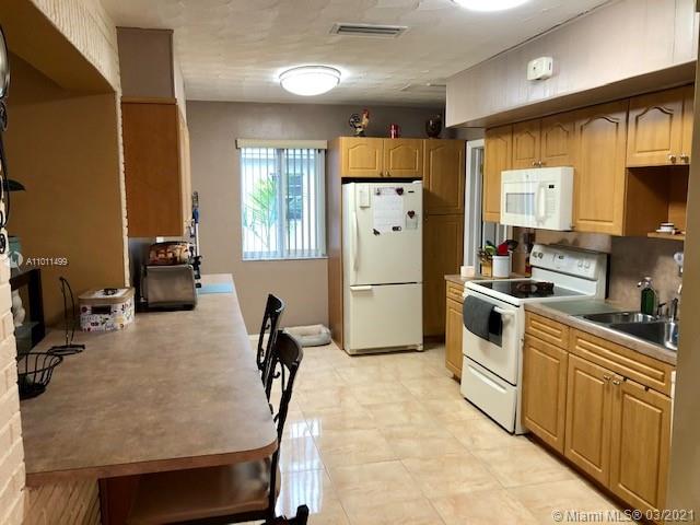 Pembroke Pines, FL 33023,6812 SW 10th St