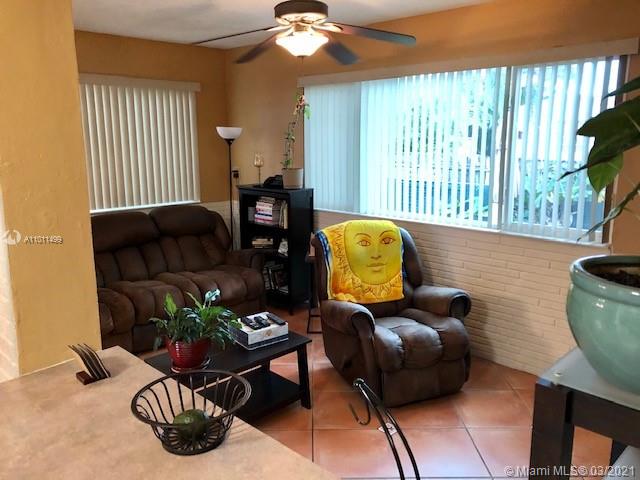 Pembroke Pines, FL 33023,6812 SW 10th St