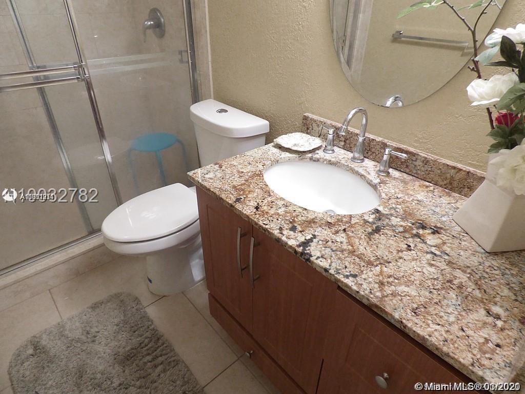 Pembroke Pines, FL 33025,9820 S Hollybrook Lake Dr #305