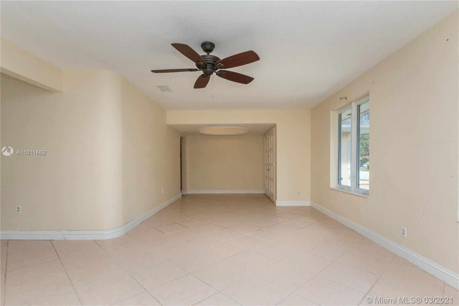 Pinecrest, FL 33156,11600 SW 72nd Ave