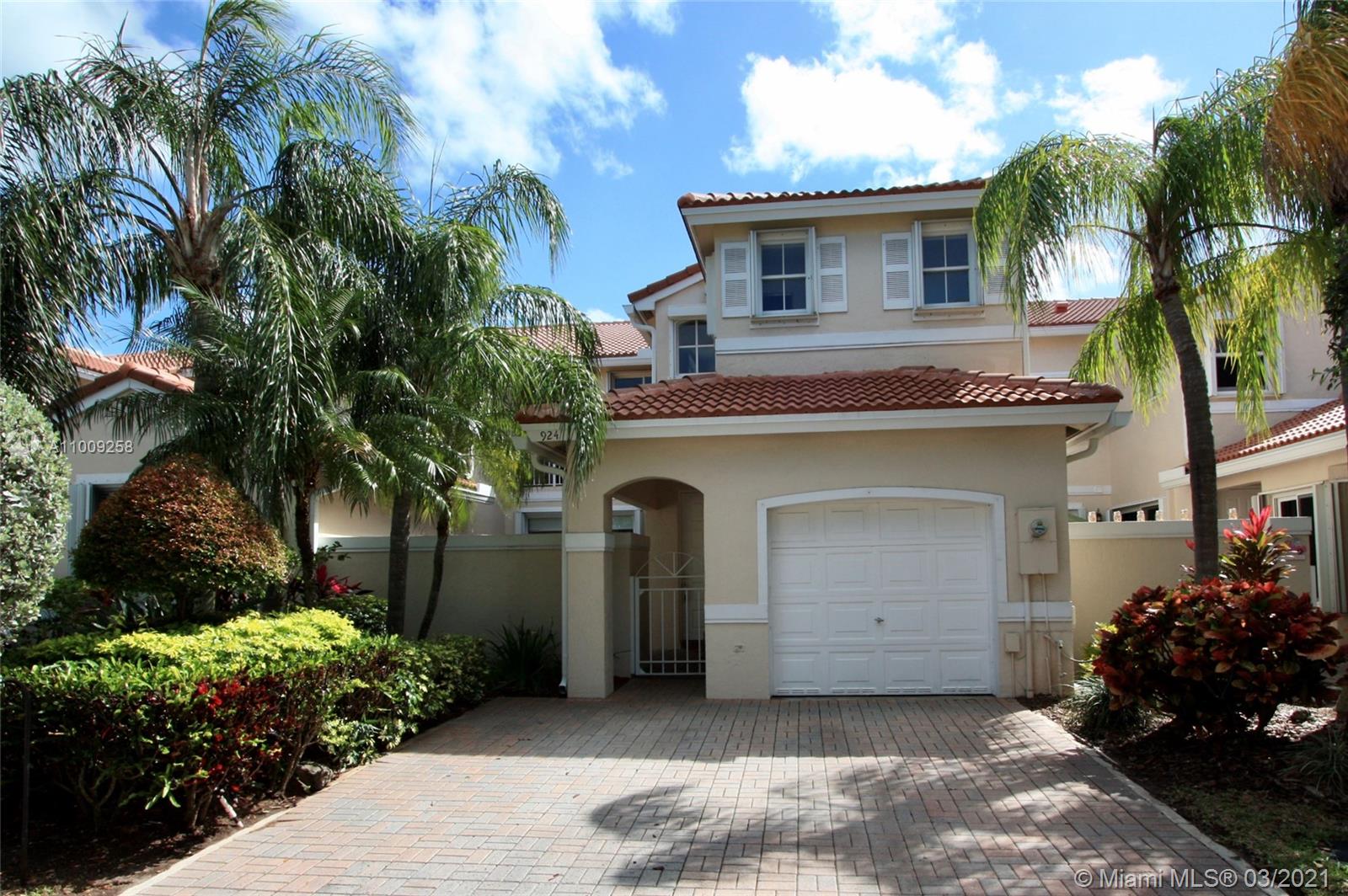 Hollywood, FL 33019,924 Doveplum Ct