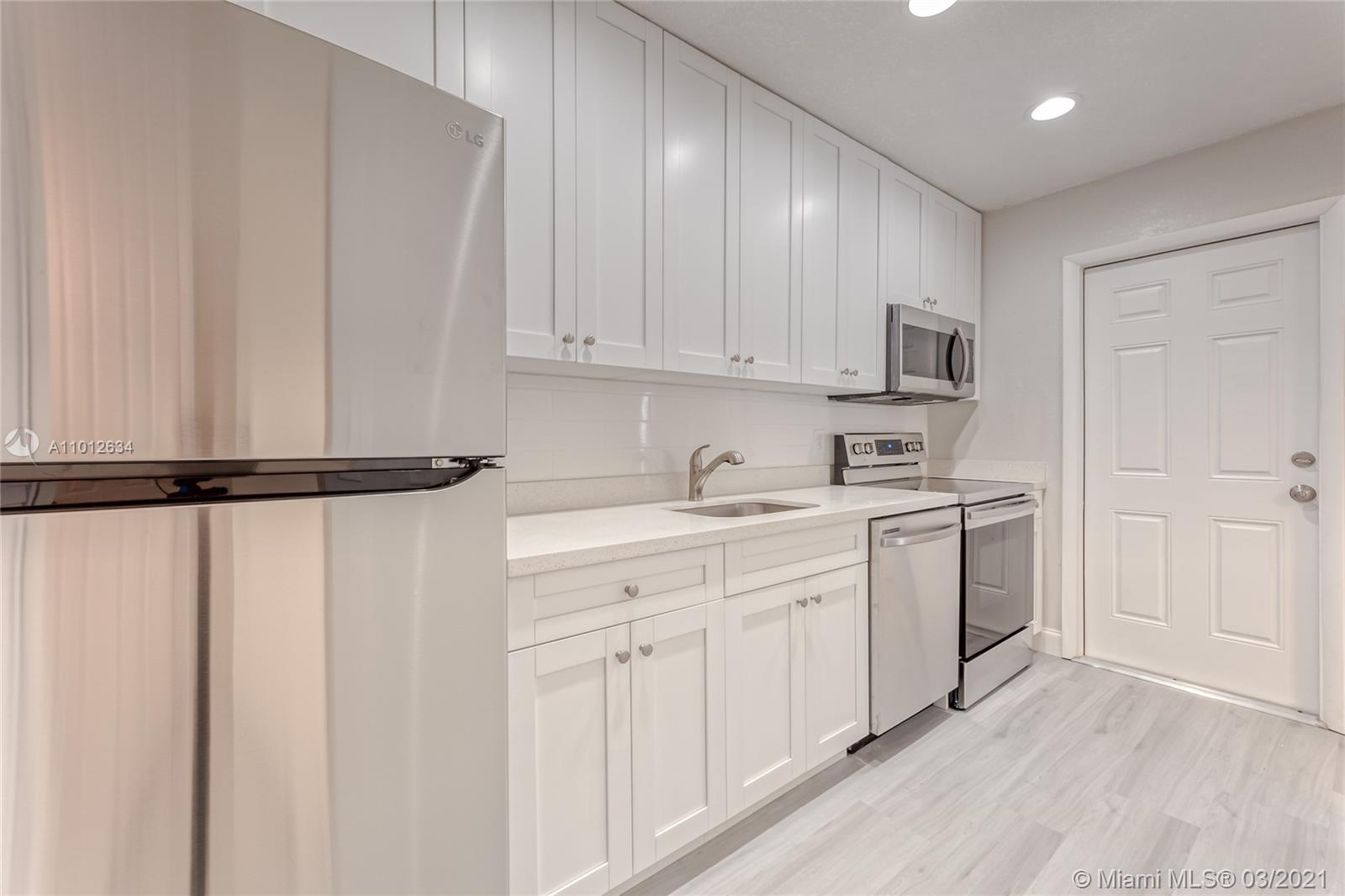 Lauderhill, FL 33313,2464 NW 52nd Ave #2464