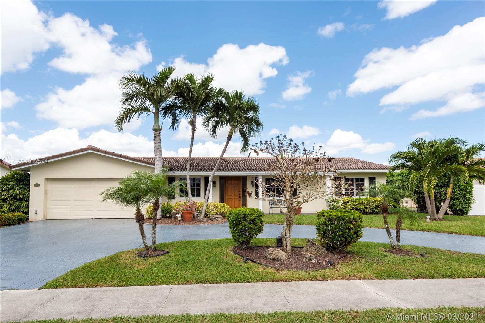 7111 SW 18th St, Plantation, FL 33317