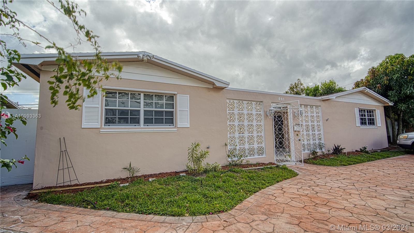 501 NW 76th Ter, Pembroke Pines, FL 33024