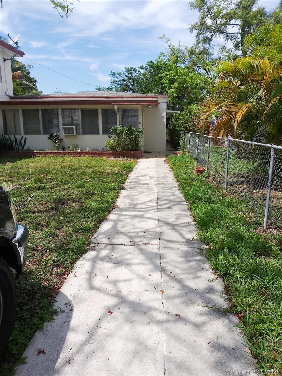 Dania Beach, FL 33004,318 SW 15th St