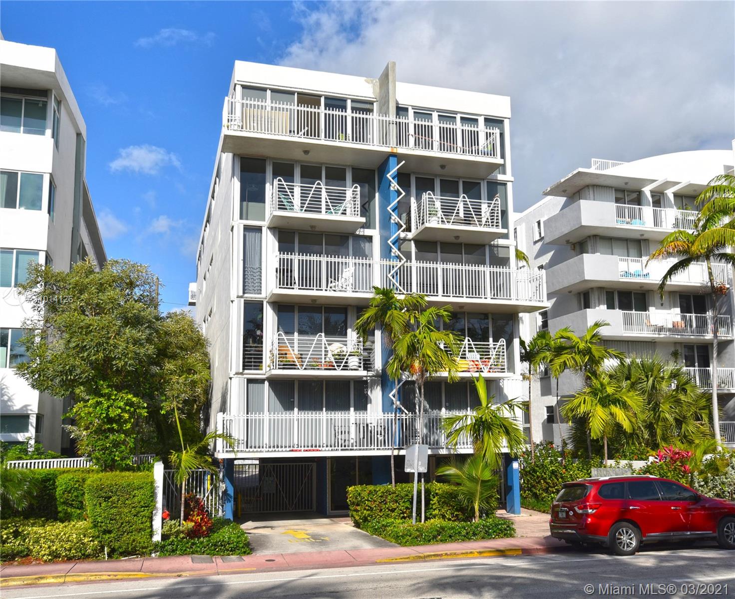 Miami Beach, FL 33141,7824 Collins Ave #202