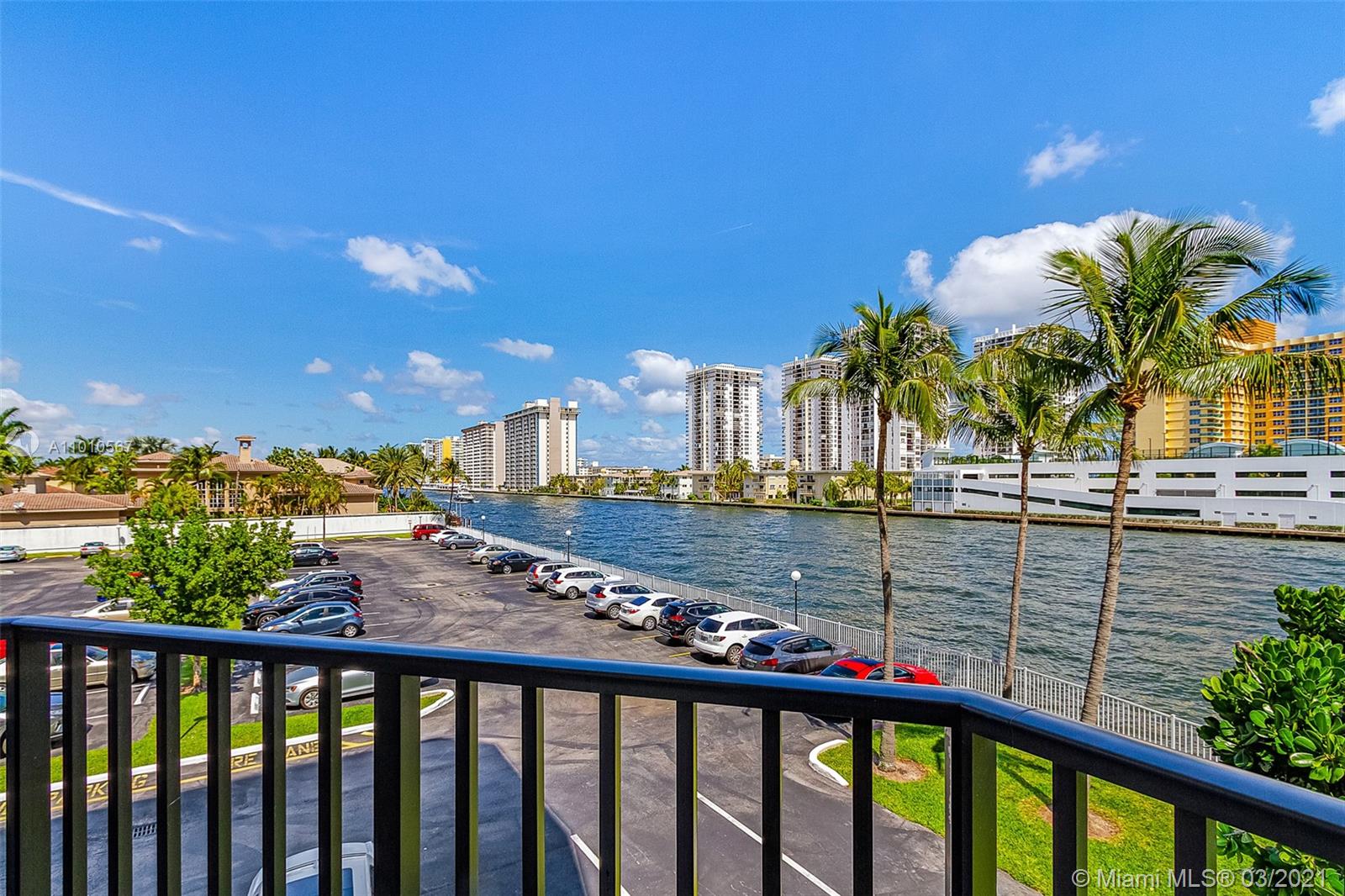 Hallandale Beach, FL 33009,1000 Parkview Dr #321