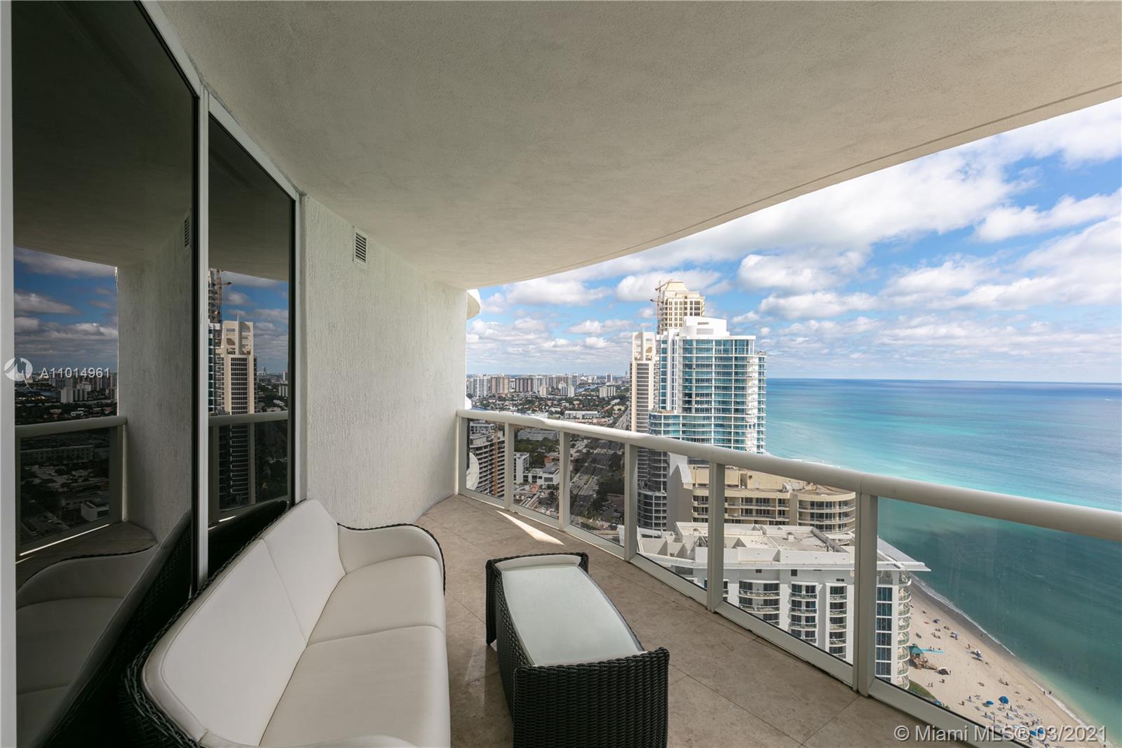 Sunny Isles Beach, FL 33160,17201 Collins Ave #3907