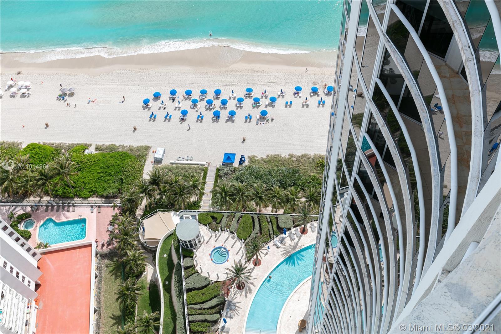 Sunny Isles Beach, FL 33160,17201 Collins Ave #3907