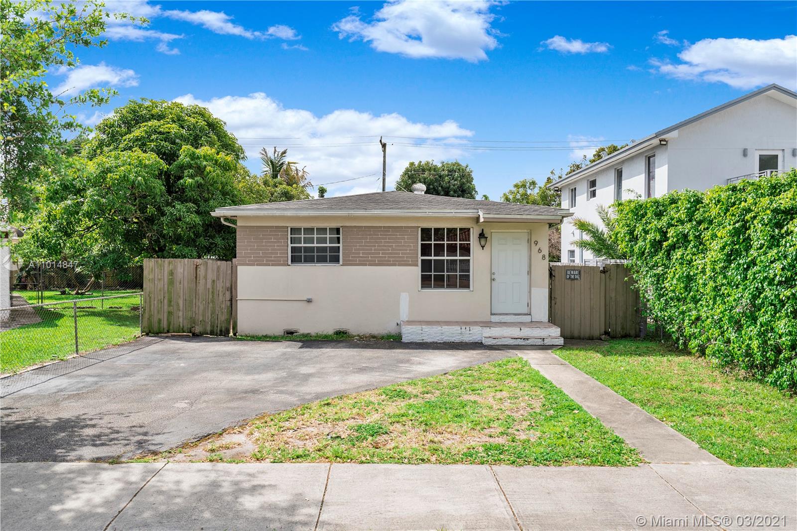 968 E 33rd St, Hialeah, FL 33013